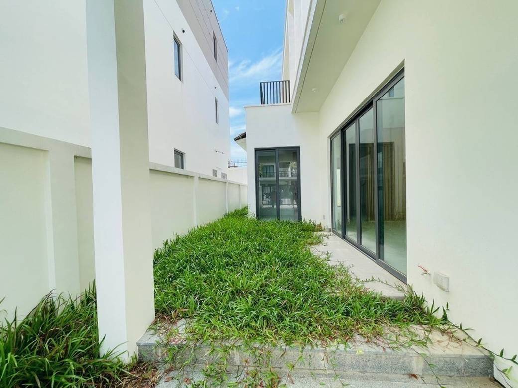 $370,000 Vila