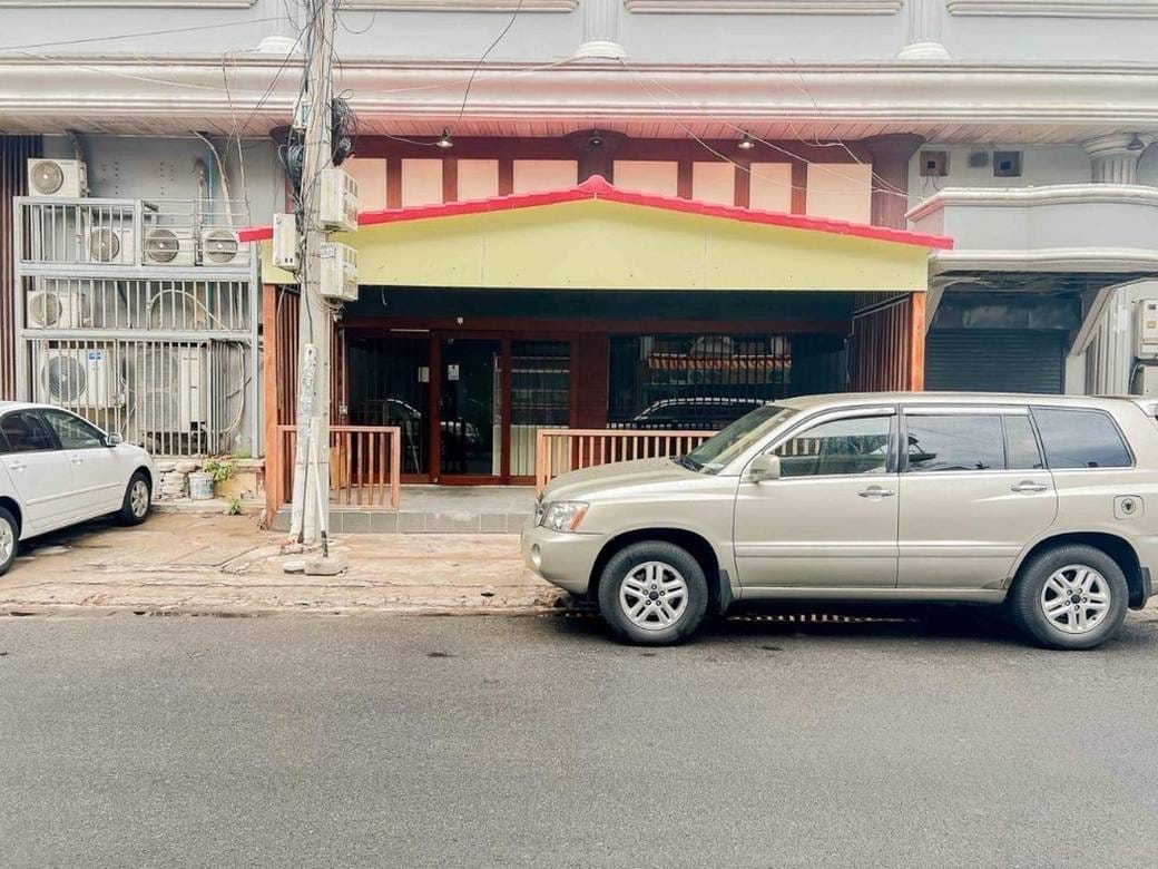 200 sqm Living Size Shophouse For Rent in Daun Penh