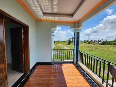 240 sqm Living Size House and lot Для Продажи in Angk Snuol