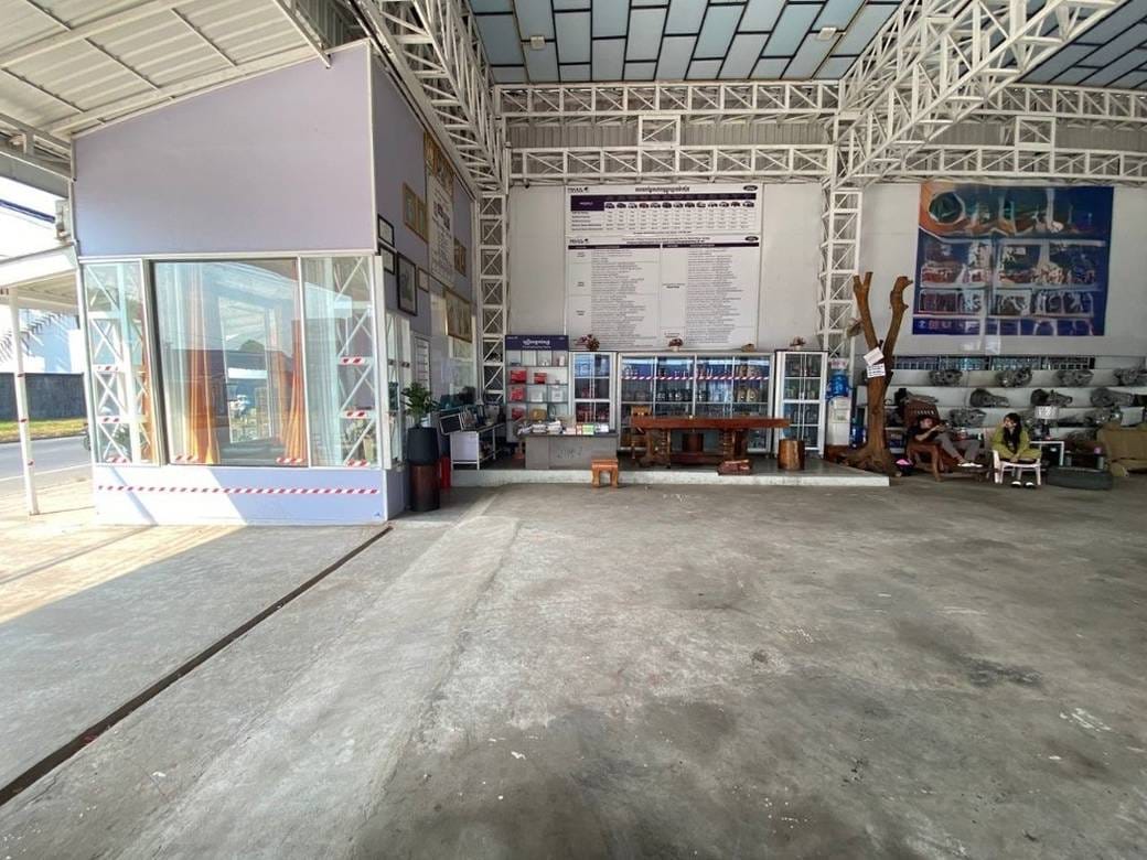 647 sqm Land Size Warehouse For Sale