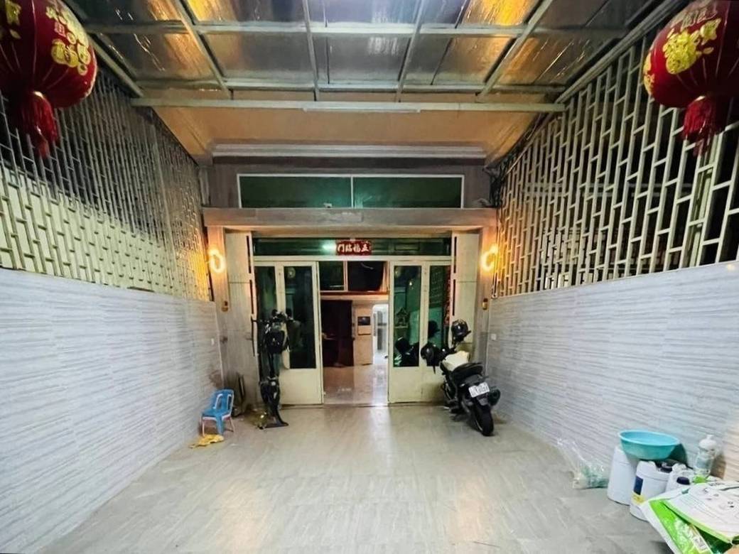 112 sqm Land Size Shophouse For Rent