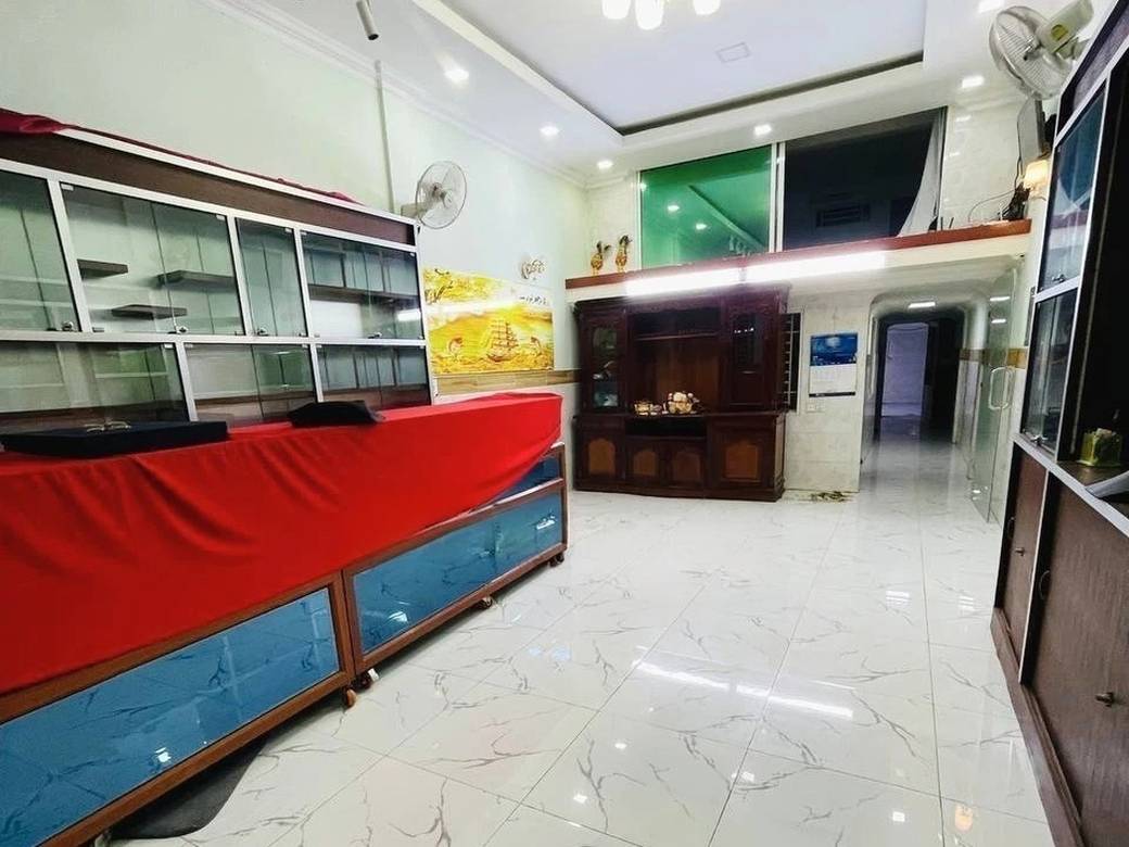 BKK 1 Shophouse For Rent in BKK 1