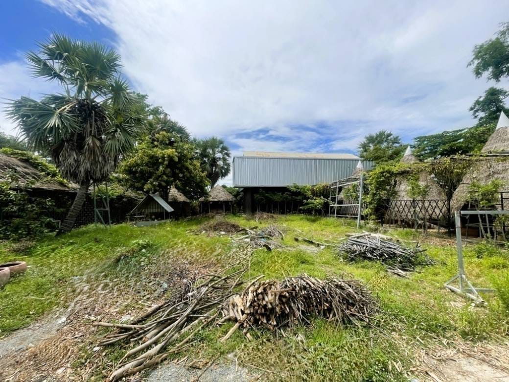 2,598平方米土地面积的House and lot出售