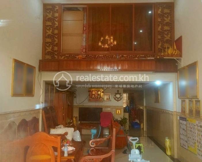 166 sqm Living Size Link House For Sale in Dangkao