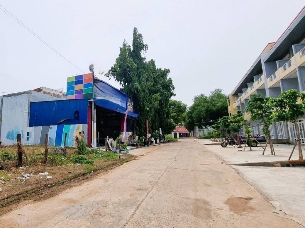 ឃ្លាំង សំរាប់លក់ ទំហំផ្ទះ 366 ម៉ែត្រការ៉េ នៅSerei Saophoan