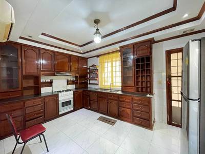 Villa À louer de 612 m² habitables à Toul Kork