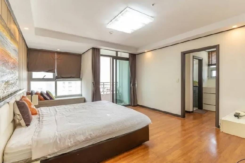 $2,500 Condo