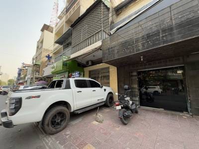 160 sqm Living Size Shophouse K pronájmu in Daun Penh
