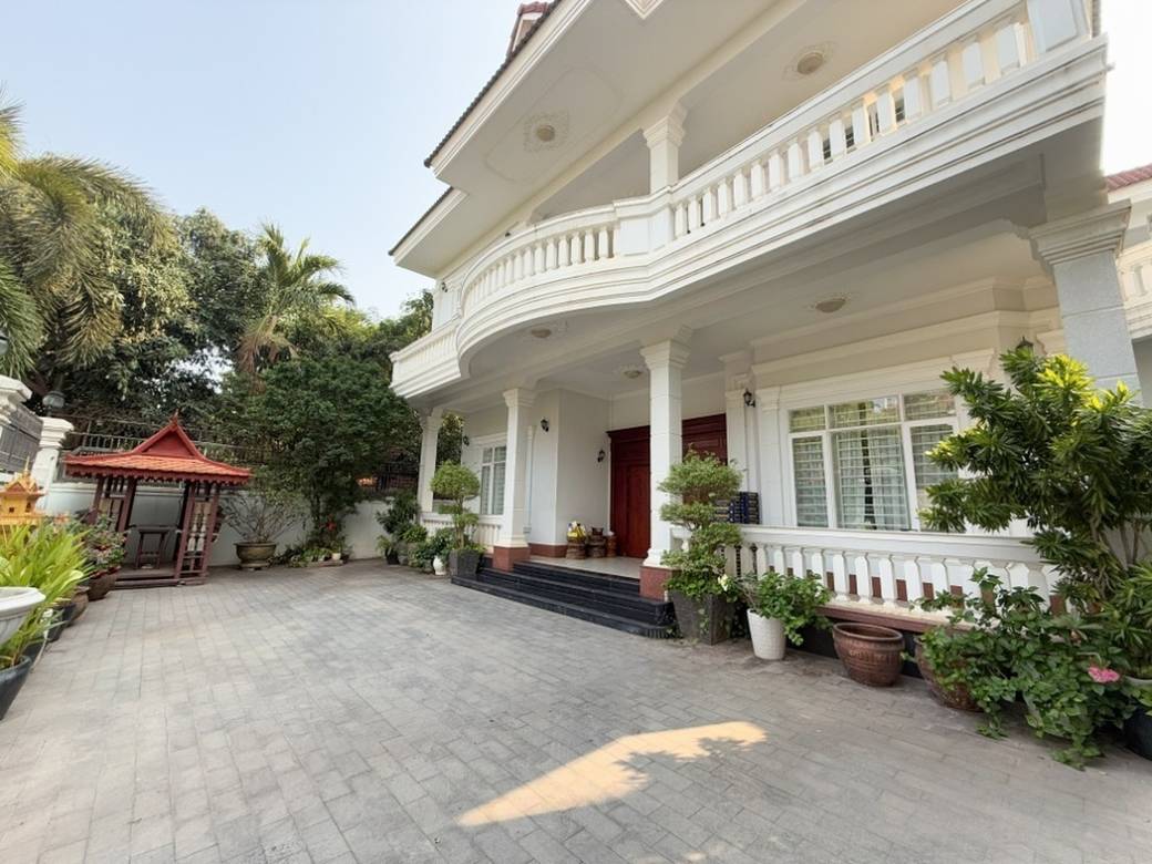 510 sqm Living Size Villa For Rent in Toul Kork