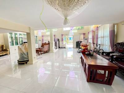 $4,500 Vila