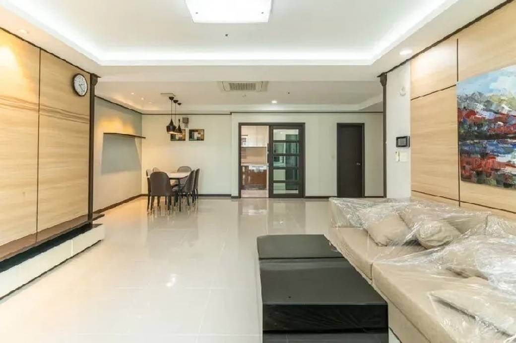 Condo For Rent with 1 Parking Space