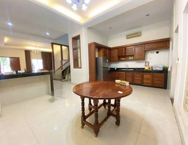 216 sqm Living Size Vila K pronájmu in Sen Sok