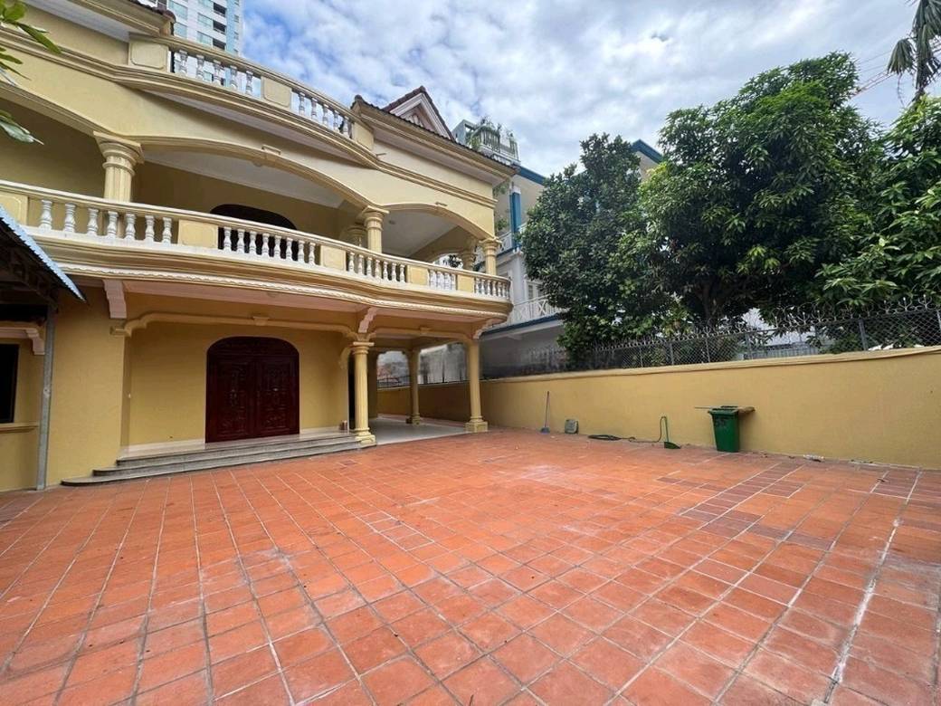 $5,500 Villa