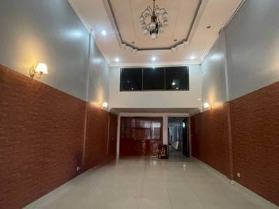 $1,500 Flat House