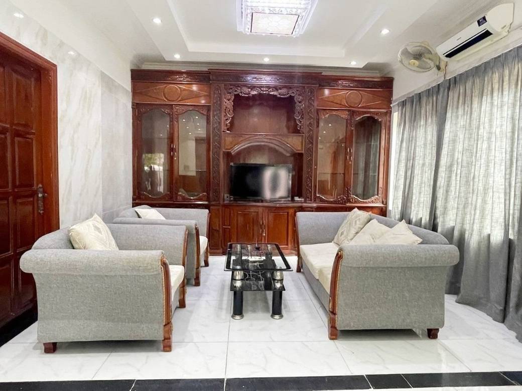 $3,000 Vila