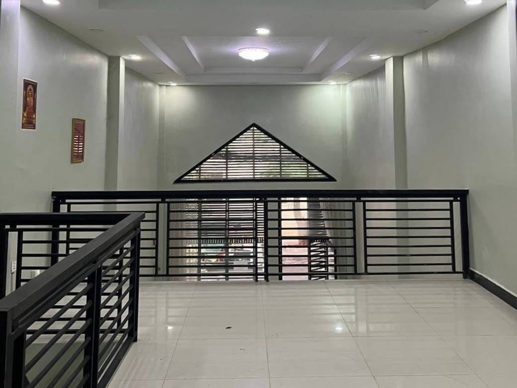 Daun Penh店屋出租，价格$1,800