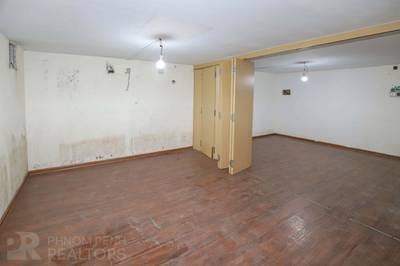 CommercialShophouse Na wynajem w Daun Penh $2,000
