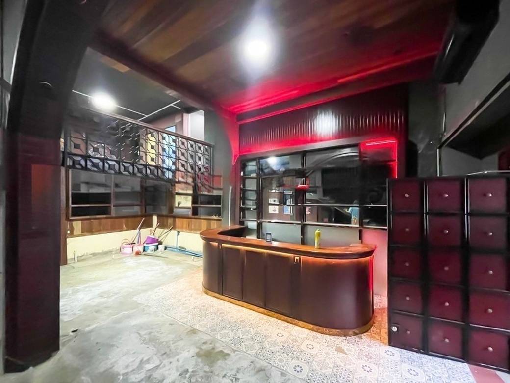 $1,900 Shophouse