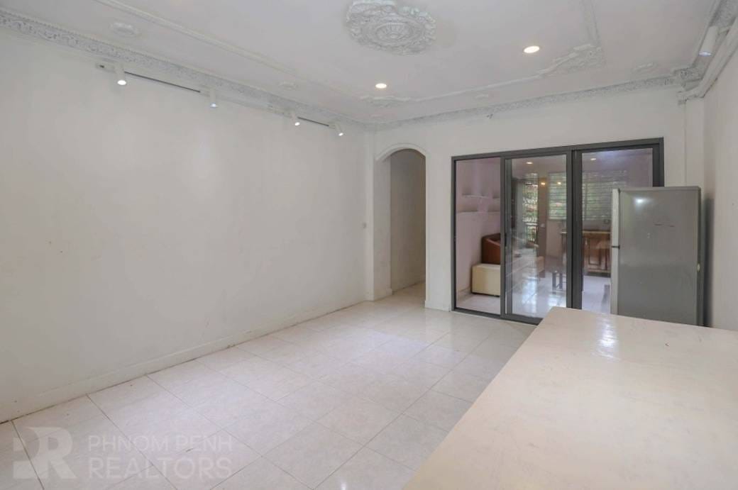 128 sqm Land Size Flat House K pronájmu