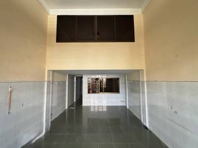 $1,200 Flat House