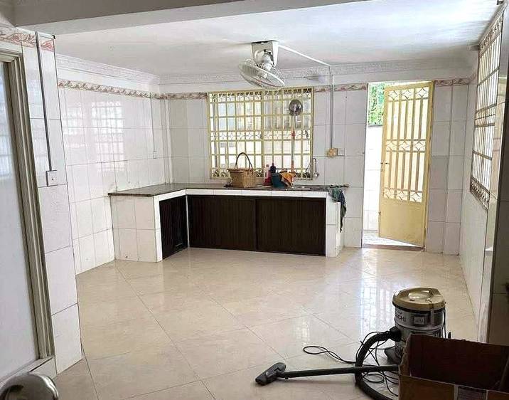 Shophouse For Rent with 2 Parking Space