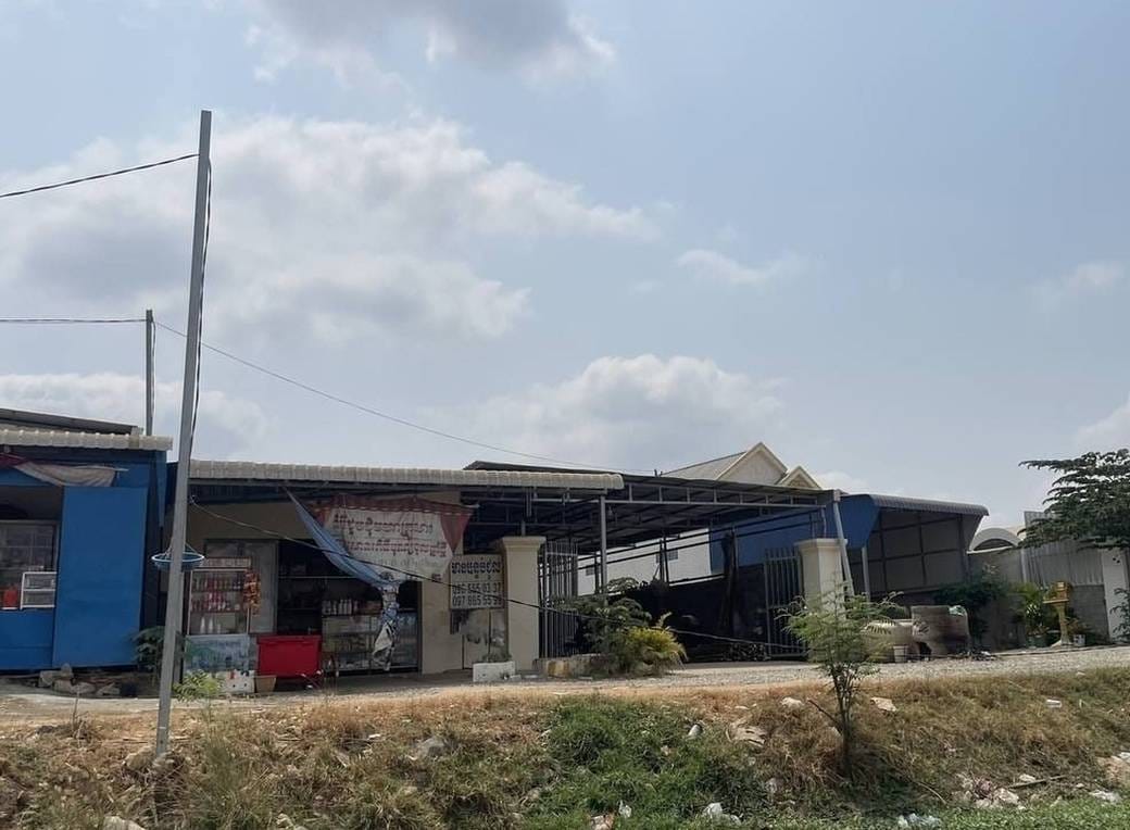 640 sqm Land Size House and lot Na prodej