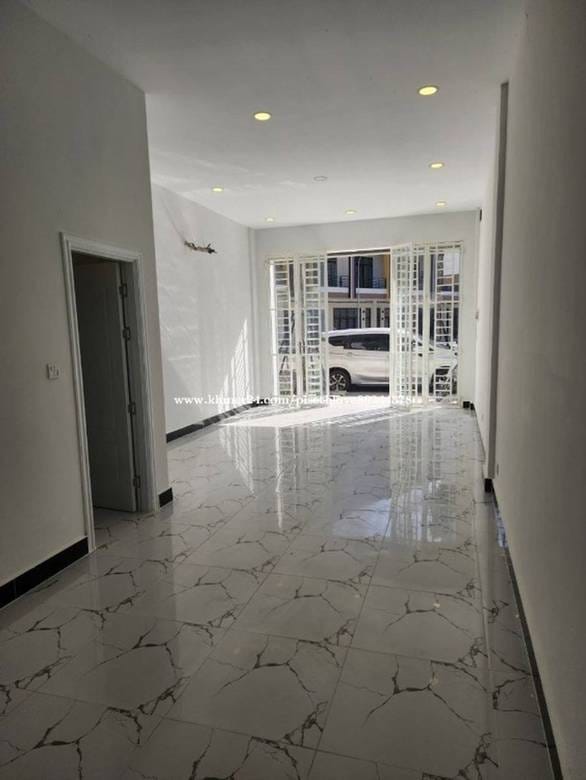 $150,000 Flat House