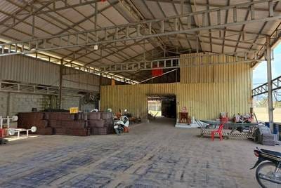 Entrepôt À vendre de 4,006 m² de terrain