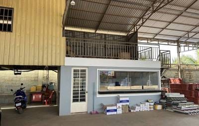 Entrepôt À vendre de 1,438 m² habitables à Tuek Chhou