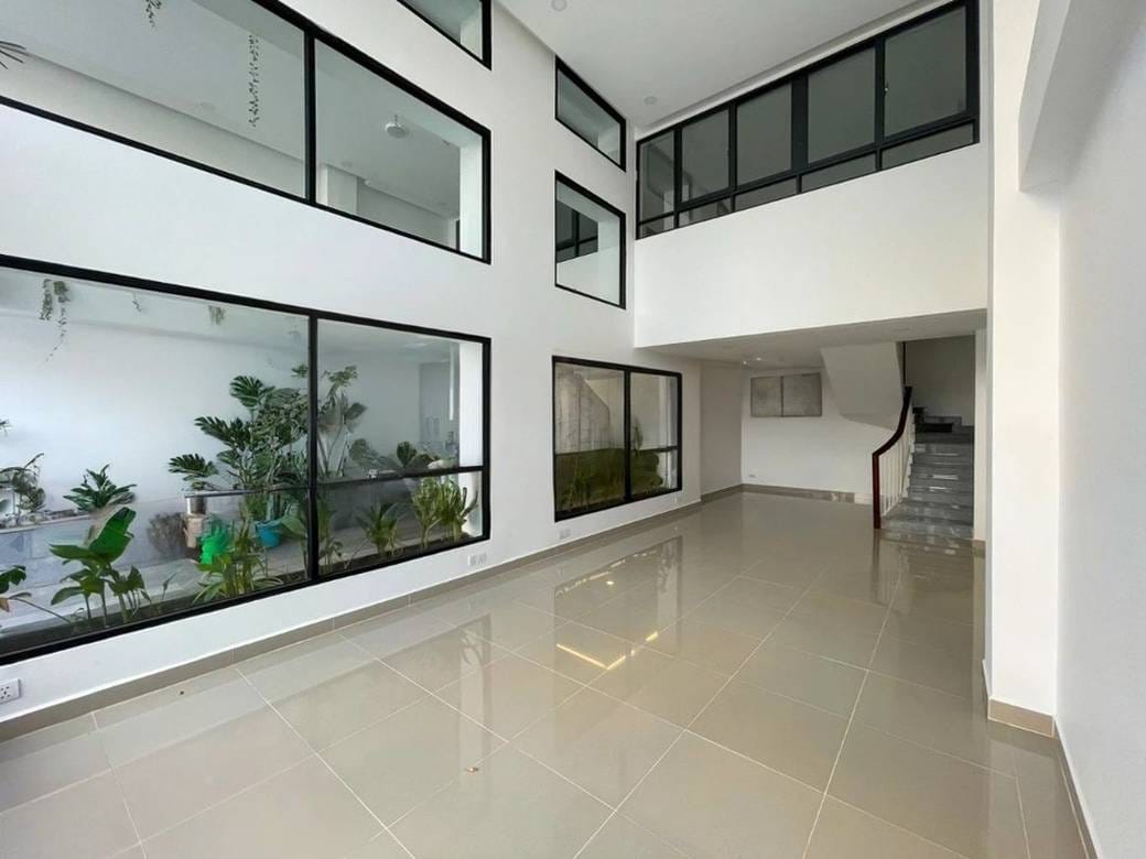 120 sqm Living Size Kanceláře K pronájmu in Boeng Keng Kang