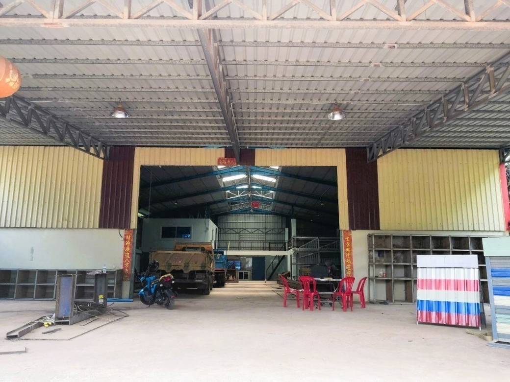 Entrepôt À vendre de 1,608 m² de terrain