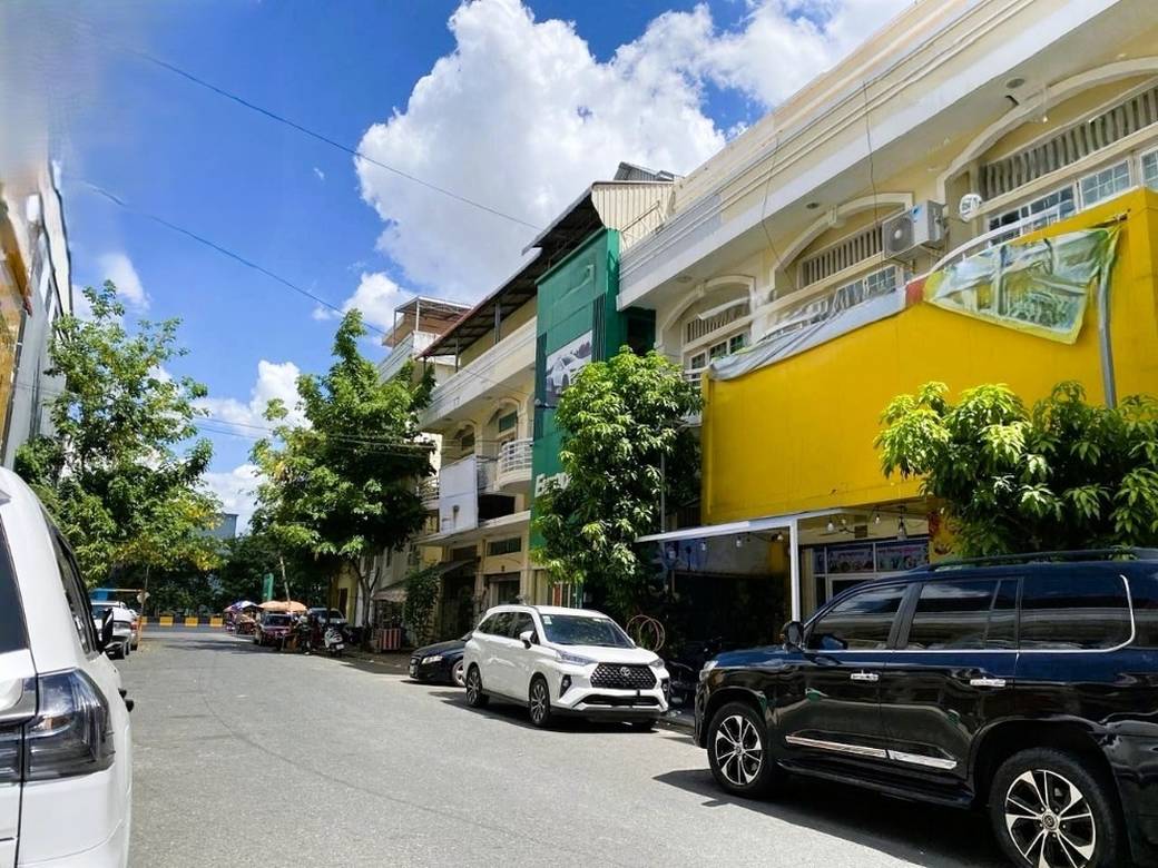 แฟลตเฮ้าส์ สำหรับขาย ใน Kakab 1, โปร์แซนเจย, พนมเปญ