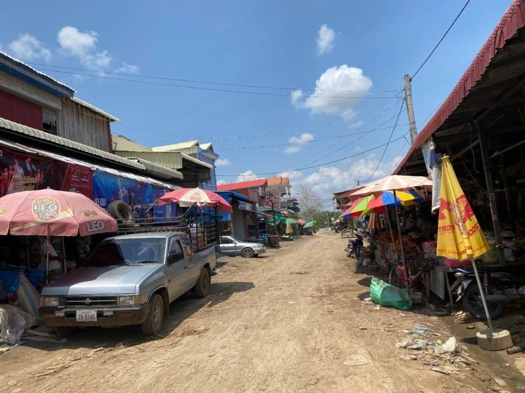 ឃ្លាំង សំរាប់លក់ នៅ រលួស, ស្វាយចេក, បន្ទាយមានជ័យ