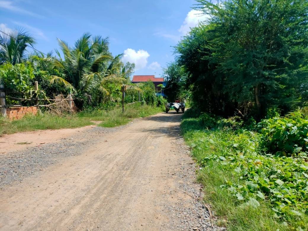945 sqm Land Size House and lot Na prodej