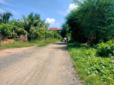 945 sqm Land Size House and lot Na prodej