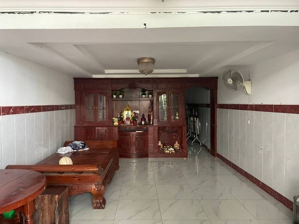 $90,000 Flat House
