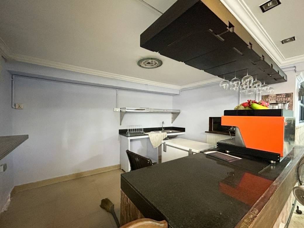 Restaurant For Rent in Chamkarmon $1,500