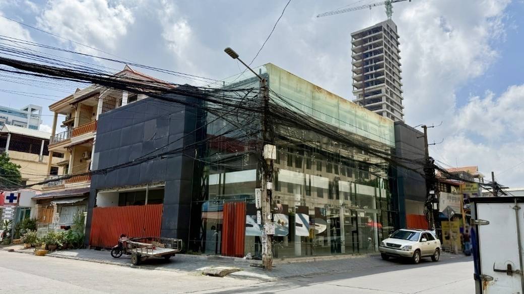 Corner Commercial Shophouse for Rent in Tumnob Tuek