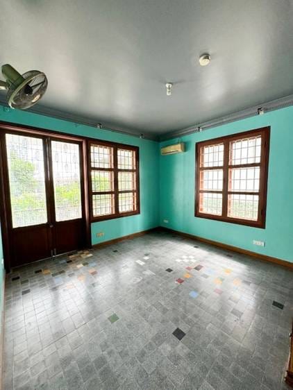 $5,000 Vila