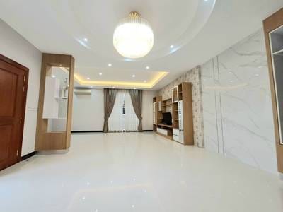 $980,000 Villa