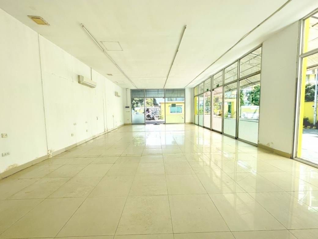 Maison-boutique À louer de 72 m² habitables à Chroy Changvar