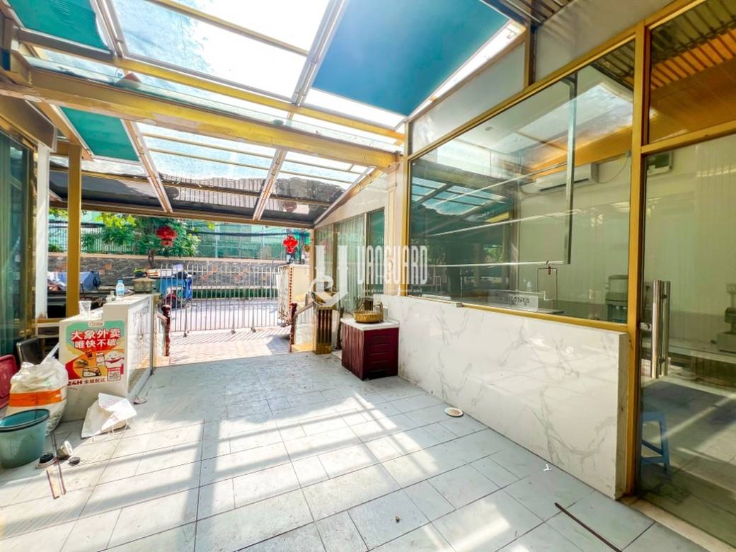 Restaurant For Rent in Daun Penh $5,500