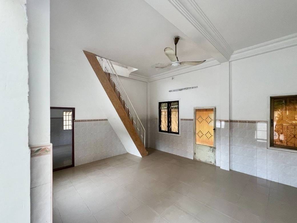 대지면적 364㎡ 토지 For Sale & Rent - $750,000