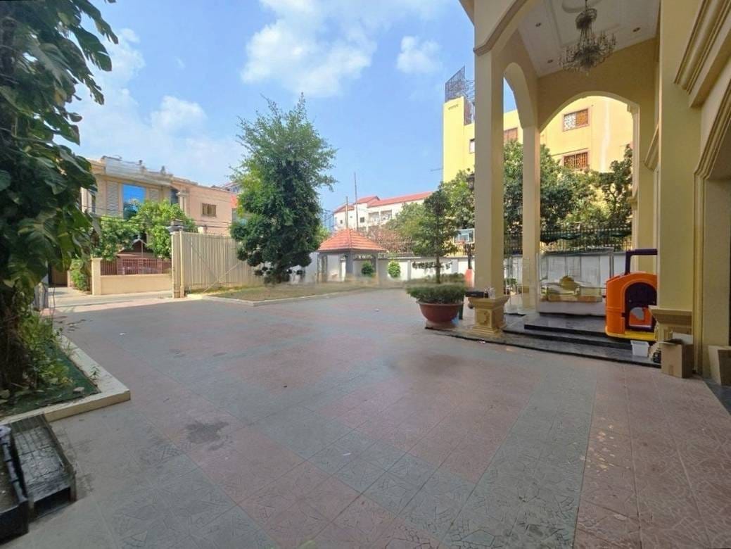 $4,500 Vila