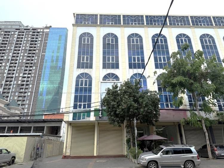 Maison-boutique À louer à Tuek L'ak 2, Toul Kork, Phnom Penh