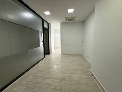 Aura Condominium | $720 Kanceláře