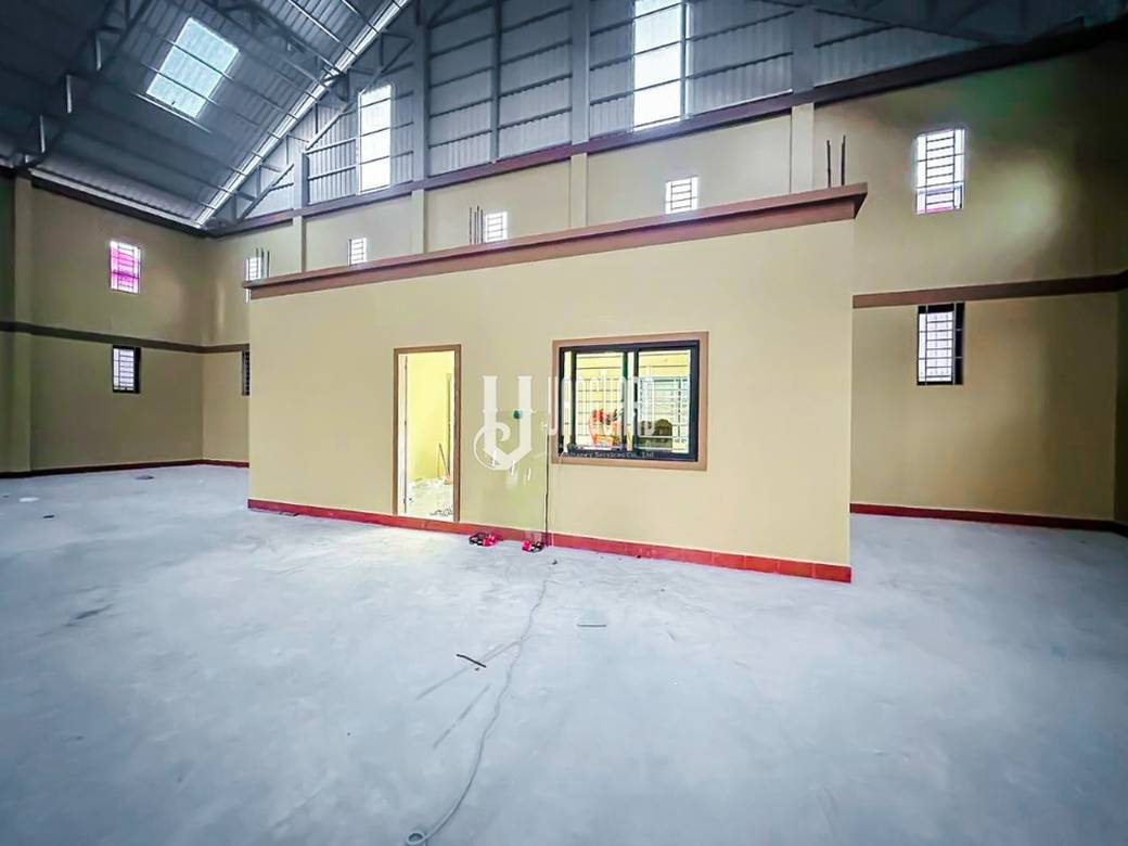 1,000 sqm Land Size Warehouse For Rent