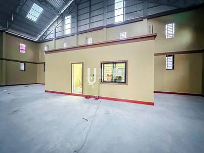 1,000 sqm Land Size Warehouse For Rent