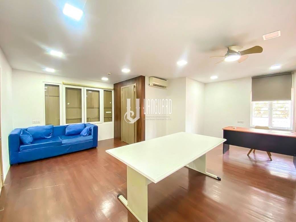 Biura Na wynajem o powierzchni mieszkalnej 90 m² w Meanchey