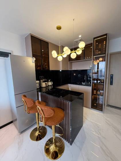 Condo Meublé For Sale & Rent